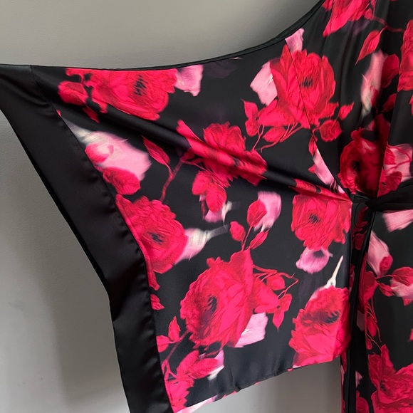 Victoria’s Secret Black and Pink Floral Kimono Robe Sz M/L - Picture 3 of 8
